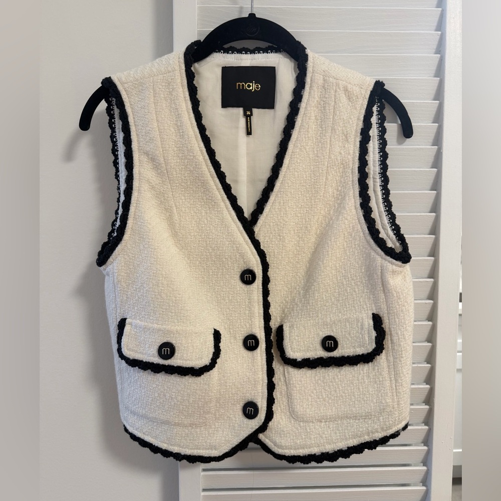 Maje White Bouclé Vest with Black Scalloped Trim - Picture 2 of 4